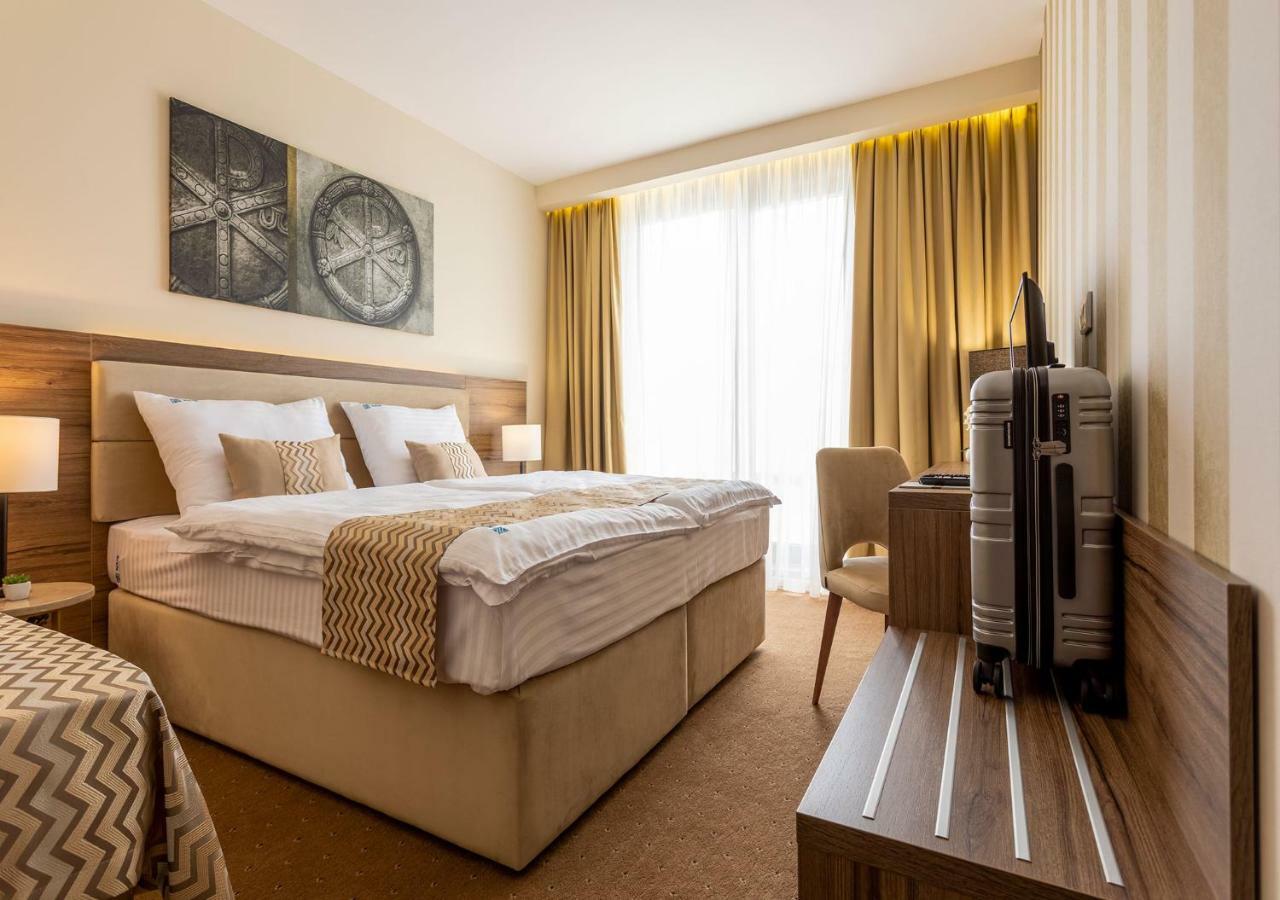 Hotel Nais Nis Luaran gambar